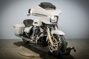 2024 Harley-Davidson® Street Glide® FLHX thumb 3