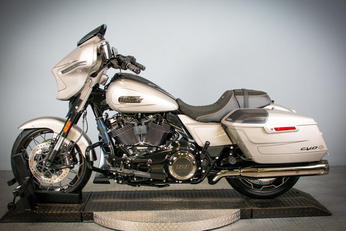 2023 Harley-Davidson CVO Street Glide FLHXSE - Photo 5
