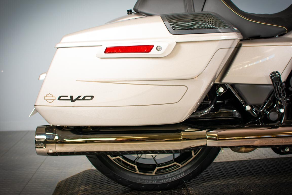 2023 Harley-Davidson CVO Street Glide FLHXSE - Photo 10