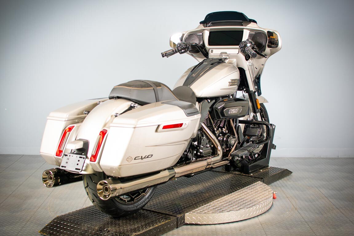 2023 Harley-Davidson CVO Street Glide FLHXSE - Photo 8