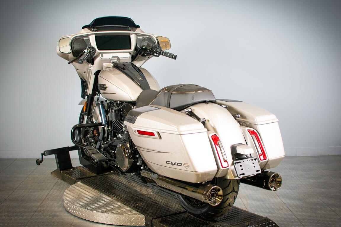 2023 Harley-Davidson CVO Street Glide FLHXSE - Photo 6