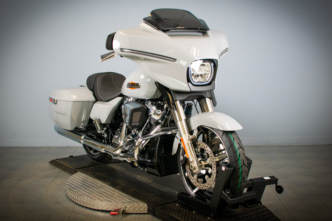 2024 Harley-Davidson Street Glide FLHX - Photo 2