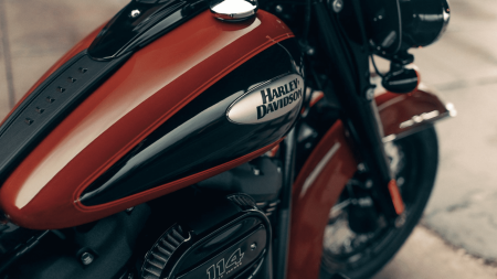 Detachable Windscreen Option for the 2024 Harley-Davidson® Heritage Classic in Lutz, FL