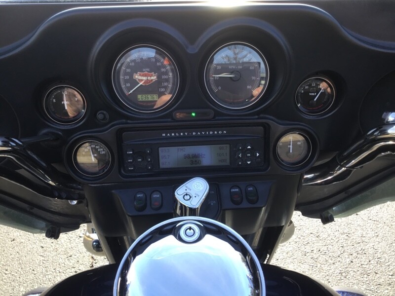 2013 Harley-Davidson Ultra Classic Electra Glide BIG BLUE/V BLK W/ PINSTRIPE - Photo 6