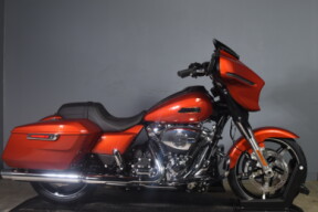 2024 Harley-Davidson® Street Glide® FLHX thumb 2