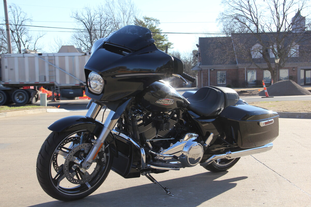 2024 Harley-Davidson Street Glide Vivid Black - Photo 6