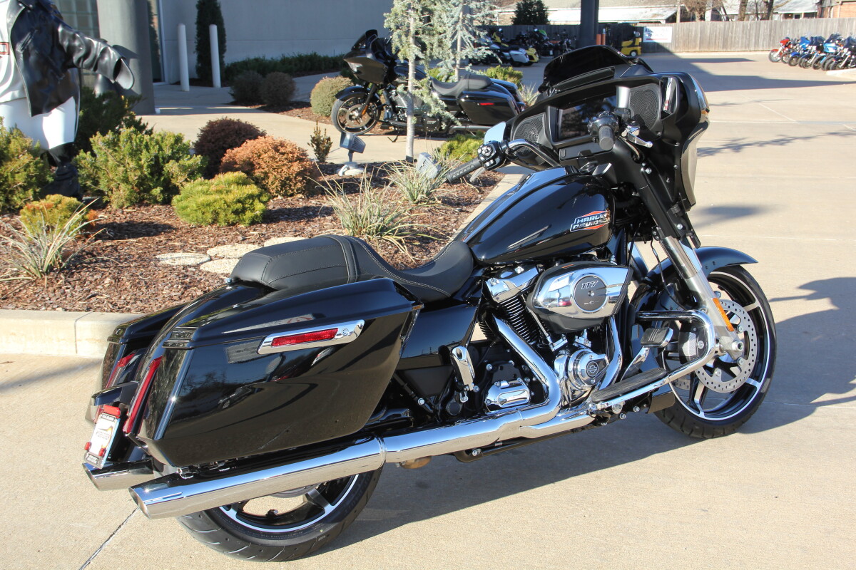 2024 Harley-Davidson Street Glide Vivid Black - Photo 5