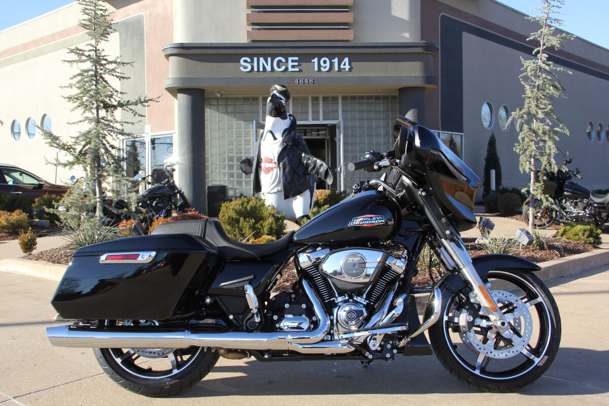 2024 Harley-Davidson Street Glide Vivid Black - Photo 2