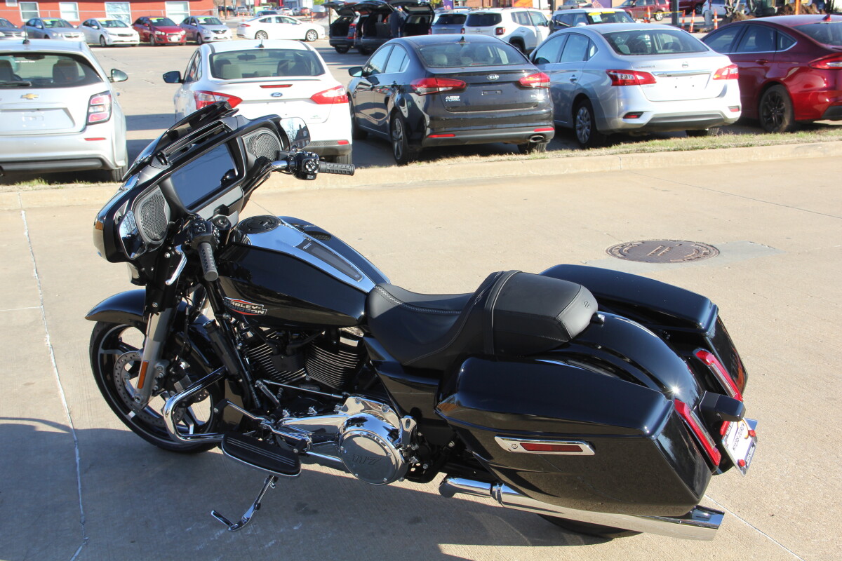 2024 Harley-Davidson Street Glide Vivid Black - Photo 7
