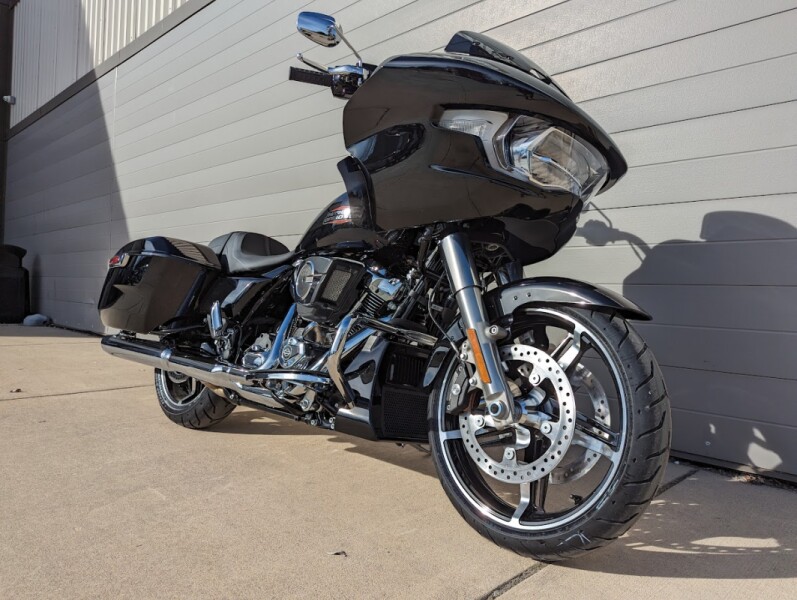 2024 Harley-Davidson<sup>®</sup> Road Glide® Black