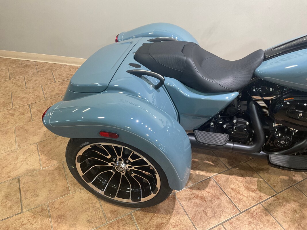 2024 Harley-Davidson Road Glide 3 Sharkskin Blue FLTRT - Photo 6