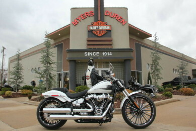 2024 Harley-Davidson<sup>®</sup> Breakout<sup>™</sup> 117 White Onyx Pearl