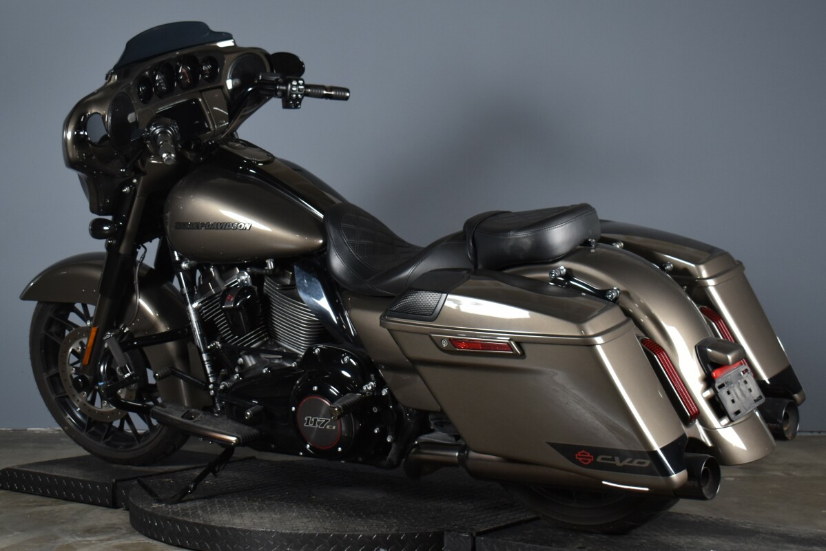 2021 Harley-Davidson CVO Street Glide FLHXSE - Photo 6