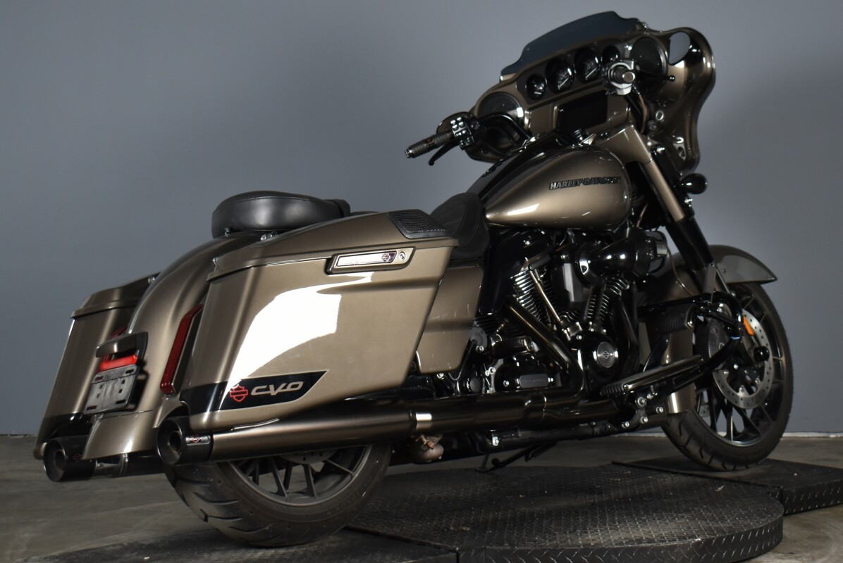 2021 Harley-Davidson CVO Street Glide FLHXSE - Photo 9