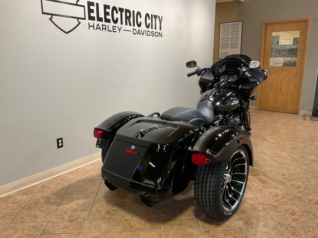 2024 Harley-Davidson Road Glide 3 Vivid Black FLTRT - Photo 5