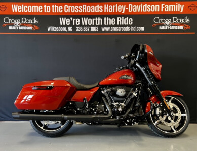 2024 Harley-Davidson<sup>®</sup> Street Glide® Whiskey Fire - Black Finish