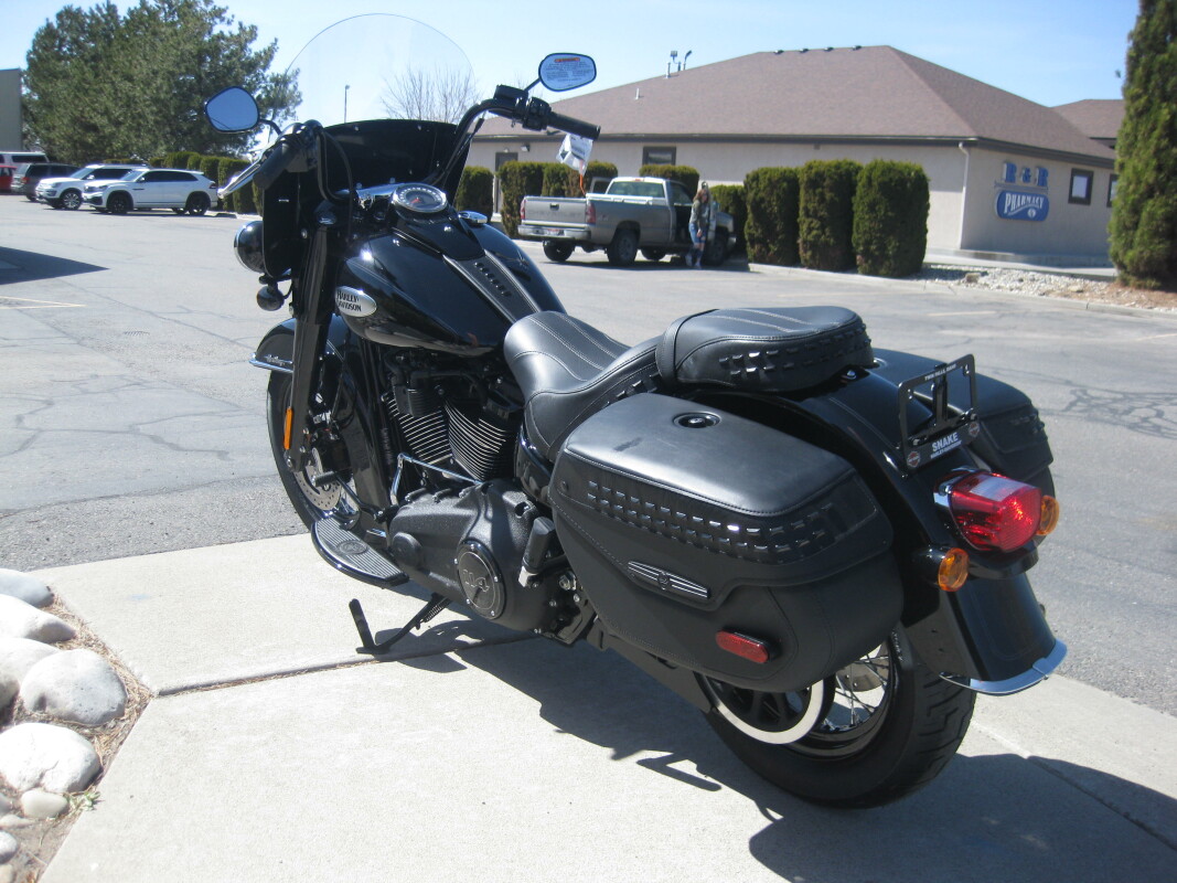 2024 Harley-Davidson Heritage Classic Vivid Black - Black Finish - Photo 6