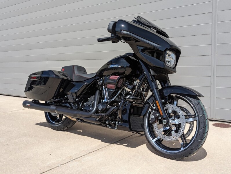 2024 Harley-Davidson<sup>®</sup> Street Glide® Black