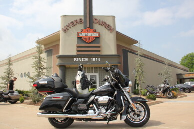2018 Harley-Davidson<sup>®</sup> Ultra Limited Black