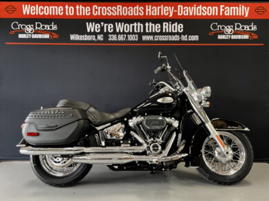 2024 Harley-Davidson<sup>®</sup> Heritage Classic Vivid Black