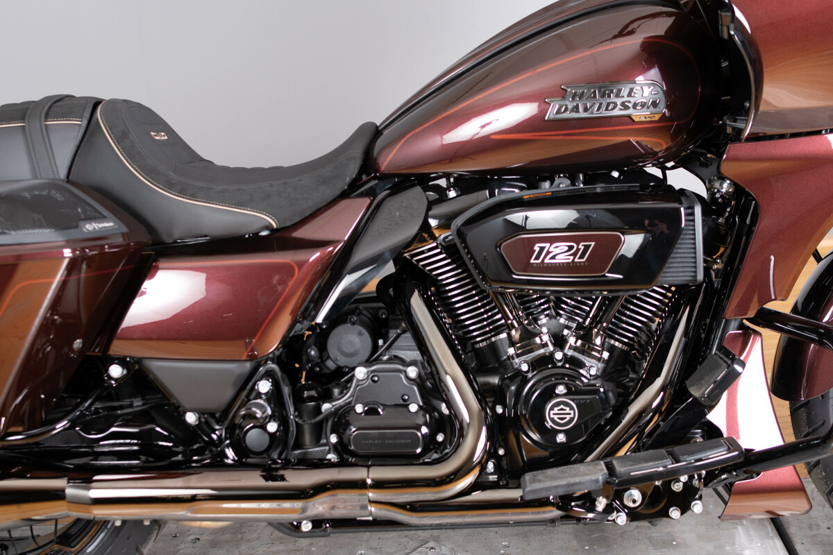 2024 Harley-Davidson® CVO™ Road Glide® FLTRXSE, photo 3