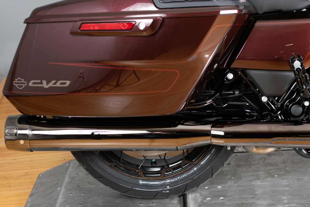 2024 Harley-Davidson® CVO™ Road Glide® FLTRXSE, photo 2