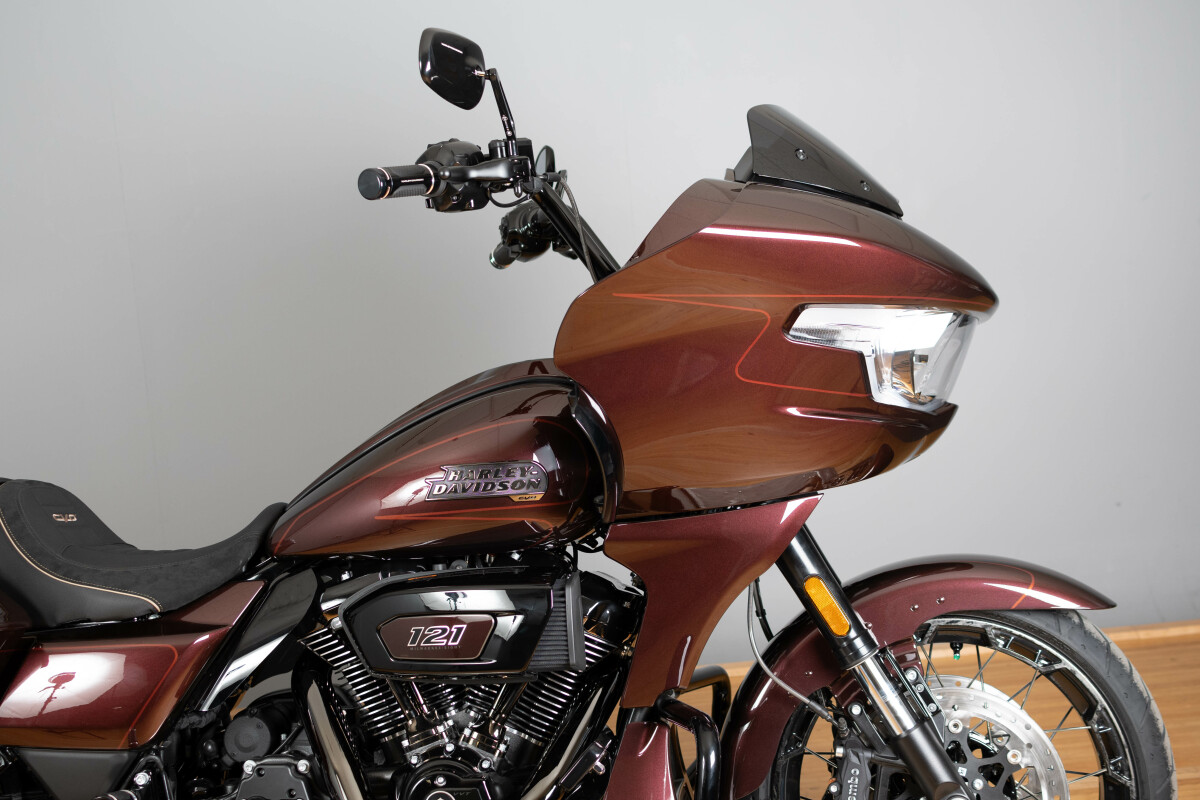 2024 Harley-Davidson® CVO™ Road Glide® FLTRXSE, photo 5