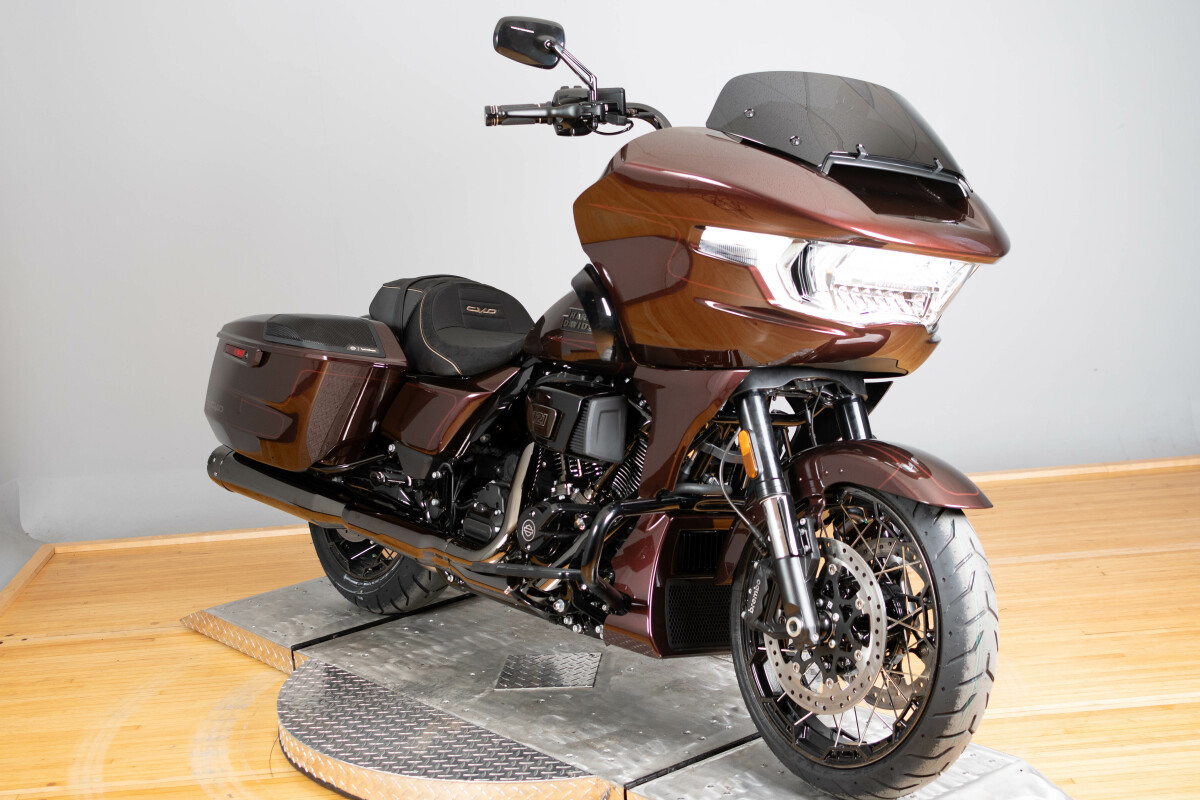 2024 Harley-Davidson® CVO™ Road Glide® FLTRXSE, photo 12