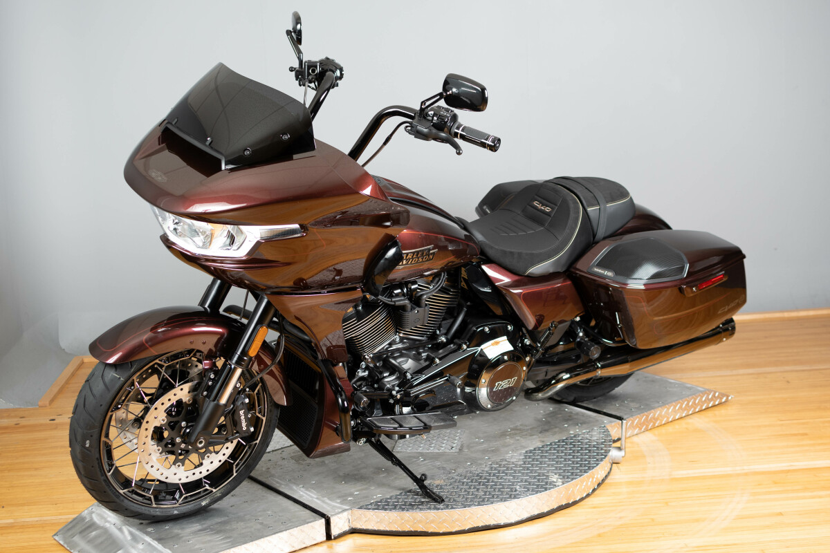 2024 Harley-Davidson® CVO™ Road Glide® FLTRXSE, photo 16