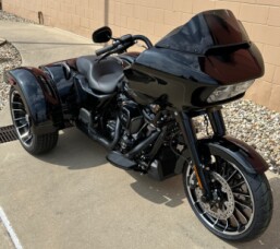 2024 Harley-Davidson<sup>®</sup> Road Glide<sup>®</sup> 3 Vivid Black thumb 2