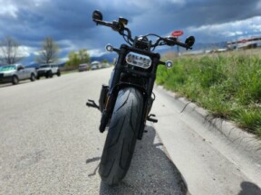 2024 Harley-Davidson<sup>®</sup> Sportster<sup>®</sup> S Vivid Black thumb 2