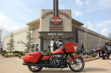 2024 Harley-Davidson<sup>®</sup> Street Glide® Whiskey Fire - Black Finish