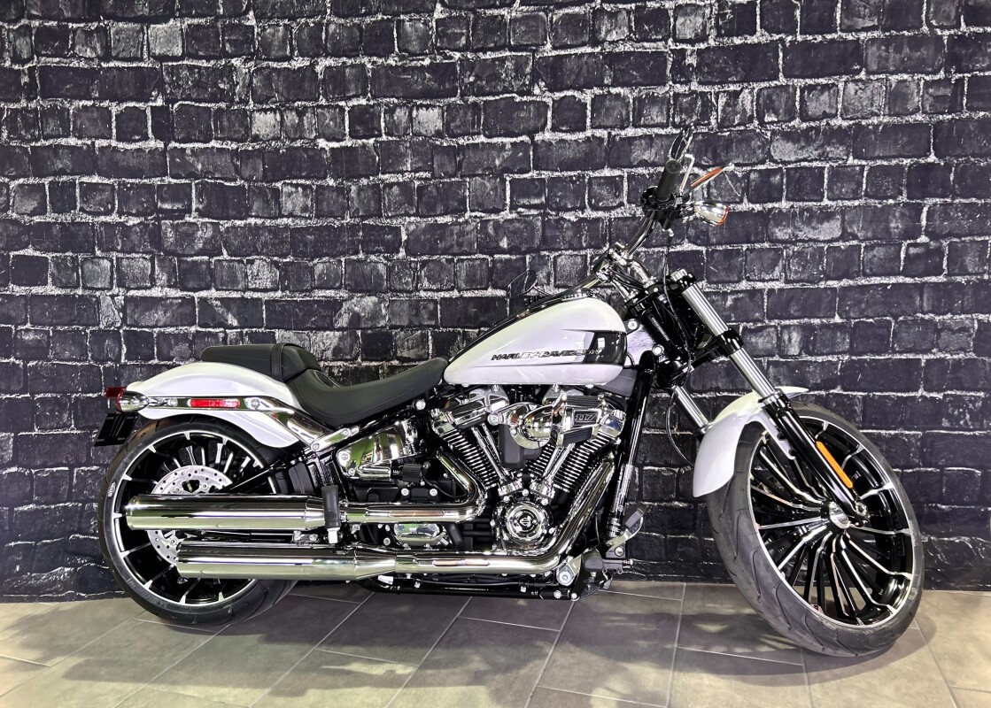 2024 Harley-Davidson Breakout 117 in White Onyx Pearl - Photo 2