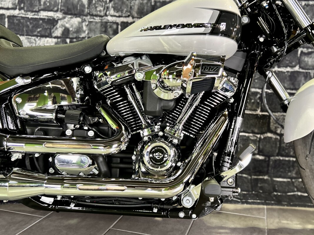2024 Harley-Davidson Breakout 117 in White Onyx Pearl - Photo 4