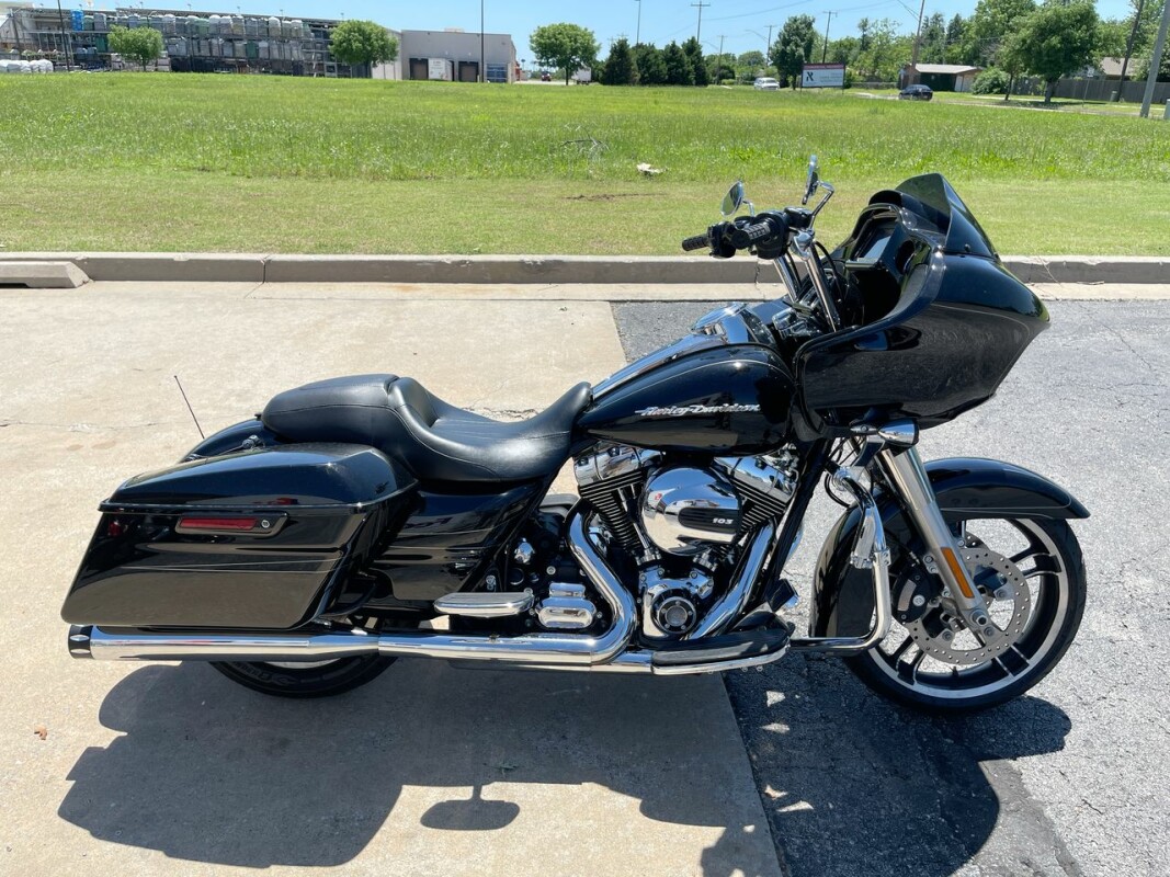 Road Glide® Special | Black Gold Harley-Davidson®