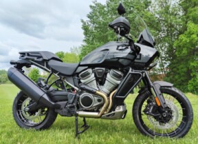 2024 Harley-Davidson<sup>®</sup> Pan America™ 1250 Special VIVID BLACK thumb 2