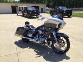 2019 FLTRXSE CVO™ Road Glide® thumb 3