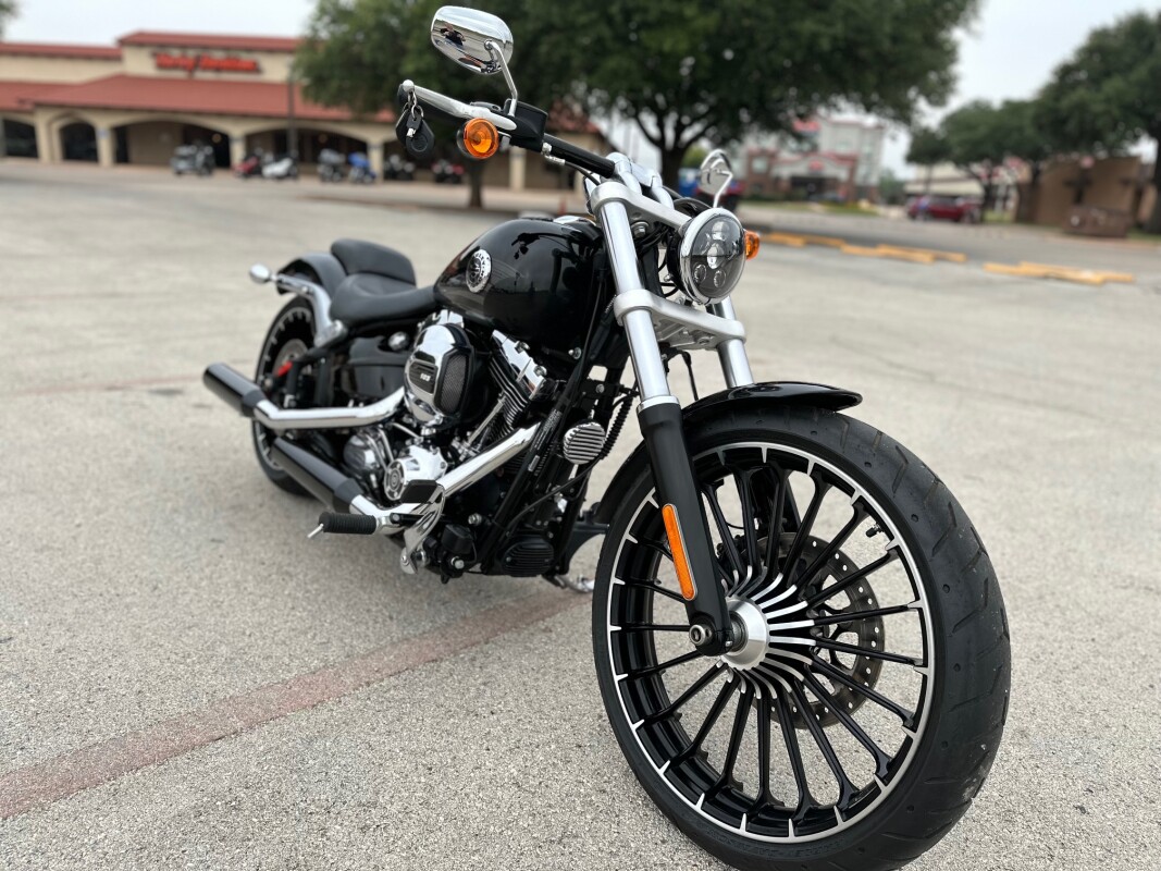 2017 Harley-Davidson Breakout Vivid Black - Photo 5