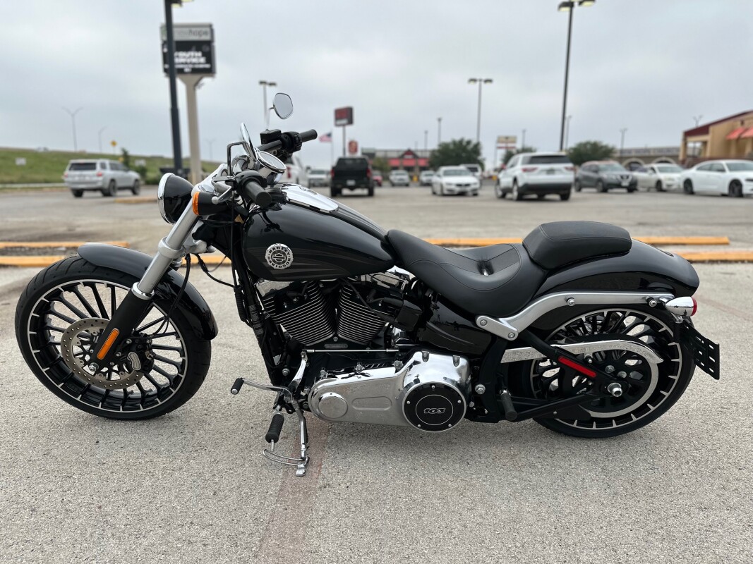 2017 Harley-Davidson Breakout Vivid Black - Photo 7