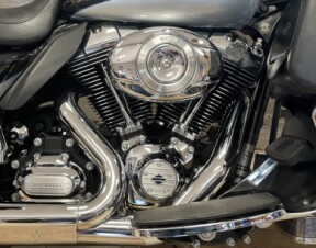 2013 Harley-Davidson<sup>®</sup> Electra Glide® Ultra Limited Two-Tone Midnight Pearl/Brilliant Silv thumb 0