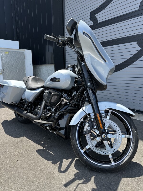 2024 Harley-Davidson<sup>®</sup> Street Glide®