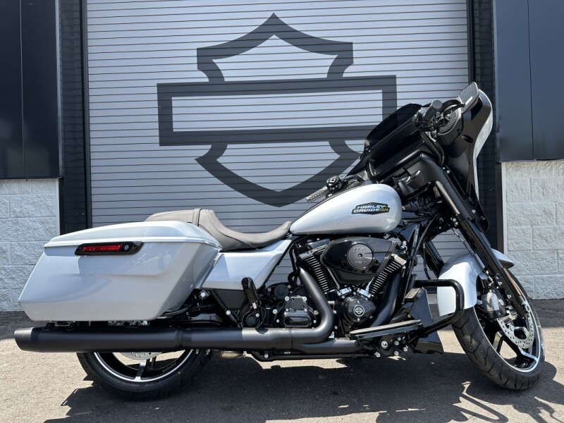 2024 Harley-Davidson<sup>®</sup> Street Glide®