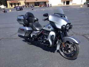 2019 FLHTKSE CVO™ Limited thumb 2