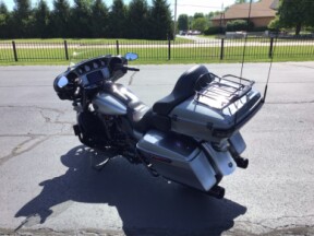 2019 FLHTKSE CVO™ Limited thumb 0