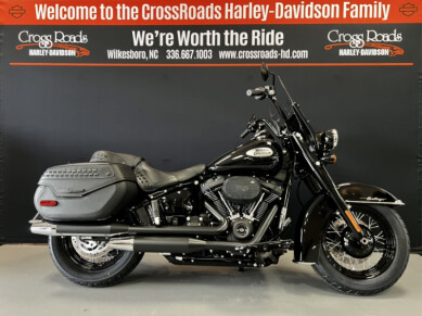 2024 Harley-Davidson<sup>®</sup> Heritage Classic Vivid Black (Black Finish w/Laced Wheels)
