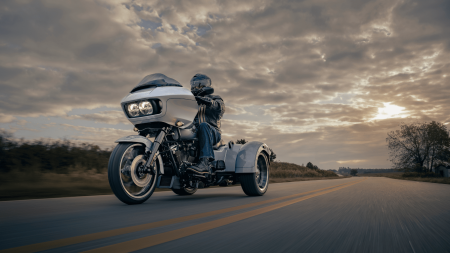 Enhance Your Adventures with the 2024 Harley-Davidson® Road Glide® 3's Advanced Infotainment System