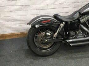 2017 Harley-Davidson<sup>®</sup> Street Bob<sup>®</sup> TT Blk Dnm/Brilliant Silver Dnm FXDB thumb 3