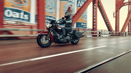 2024 Harley-Davidson® Heritage Classic vs. Road King®: Which Cruiser Wins?