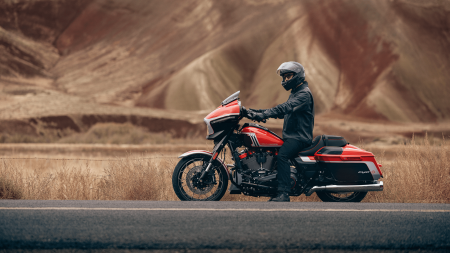 2024 Harley-Davidson® CVO™ Street Glide®: Advanced Infotainment System for Enjoyable Lakeland Rides