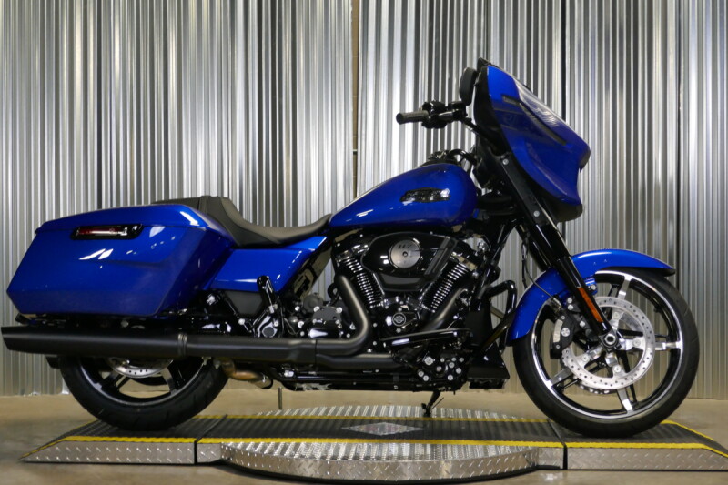 2024 Harley-Davidson® Street Glide® Blue Burst